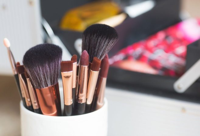 tips membersihkan brush makeup