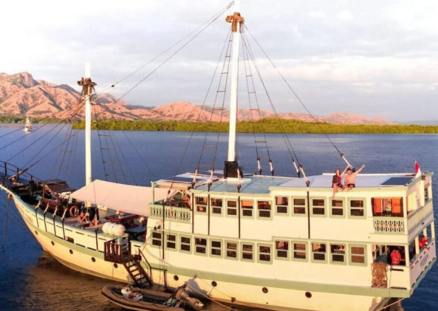 Komodo Luxury Cruise from Lombok